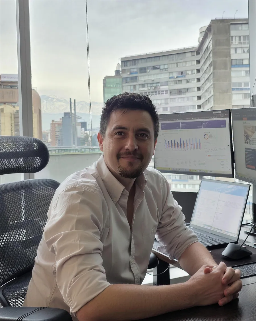 Miguel Fuica, fundador de F5 Contable, en la oficina de Providencia